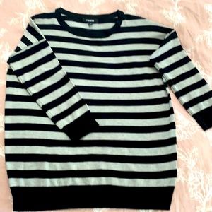 Striped 3/4 sleeve length sweater